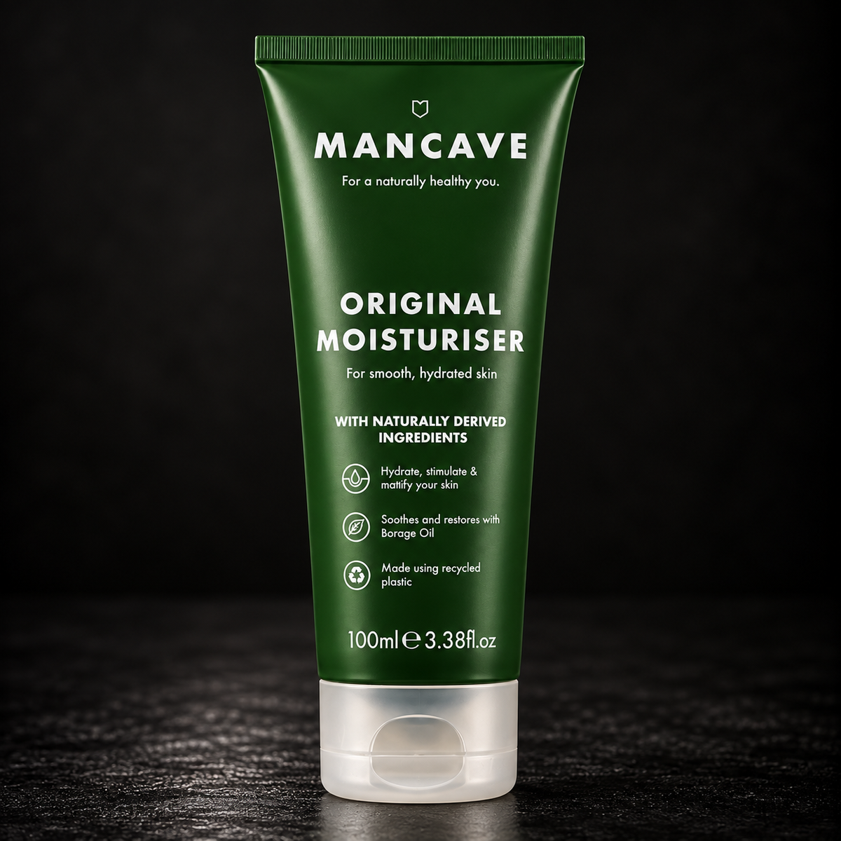 ManCave Original Moisturiser 100 ml på mørk bakgrunn