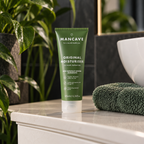 ManCave Original Moisturiser på baderomsbenken sammen med håndkle og grønne planter