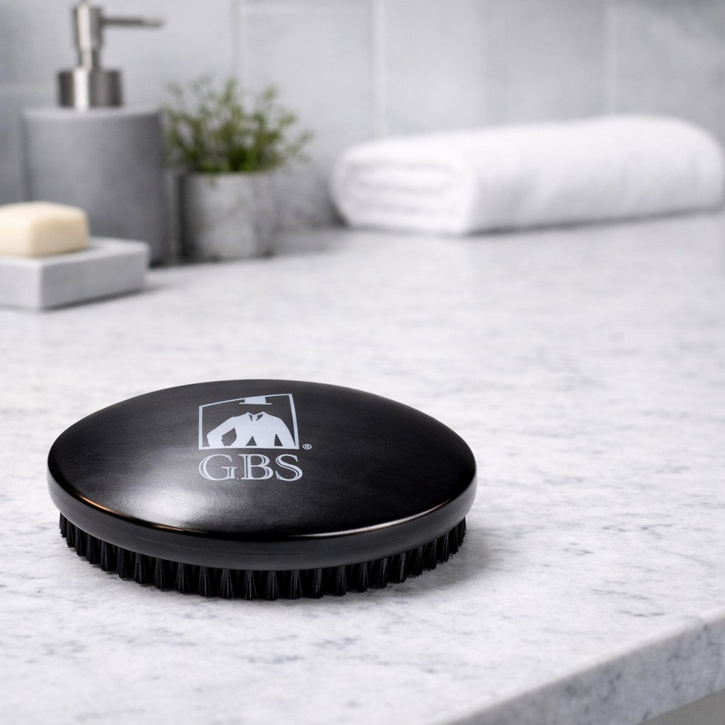 Skjeggbørste GBS Military Brush – Kompakt og presis styling